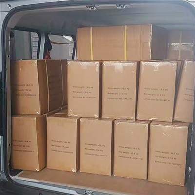 Die maßgeschneiderten Arbeitshandschuhe aus Leder wurden an den Kunden versandt